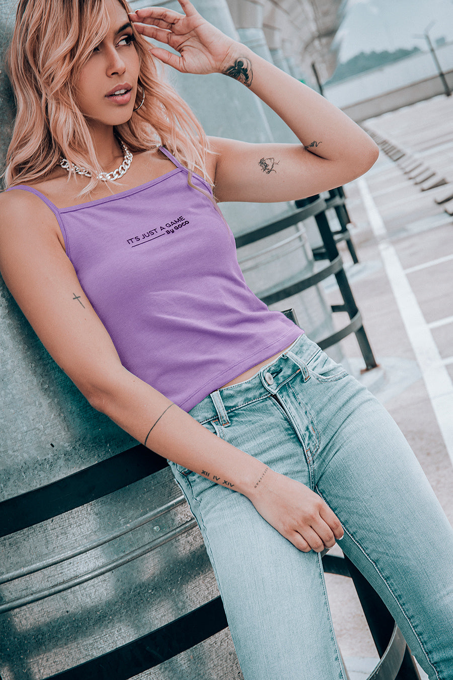 Top femenino mora